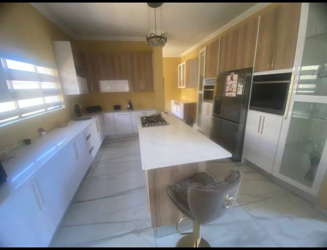 4 BEDROOM HOUSE FOR SALE IN AERORAND